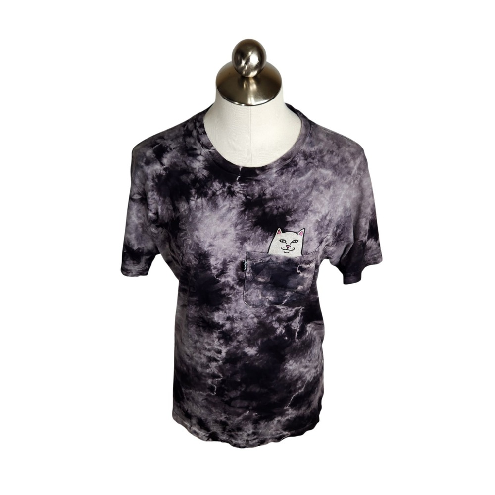 RIPNDIP T-Shirt Med Tie Dye Black Pocket Tee Lord Nermal Cat Graphic Streetwear